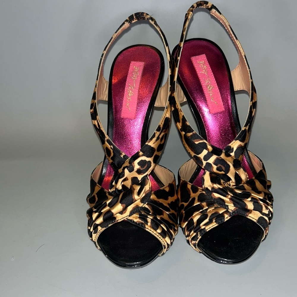 Betsey Johnson satin leopard print sling back heeled sandals - Picture 2 of 8